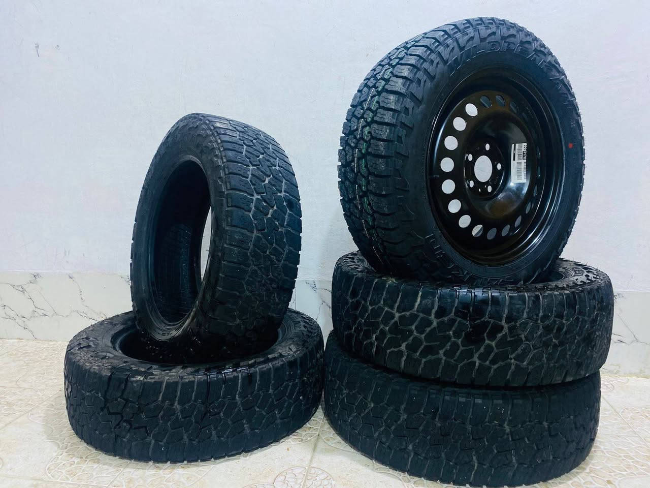 طخم خشن 5 سبير ما مستخدم  جيب كومباس 17 للبيع***********
