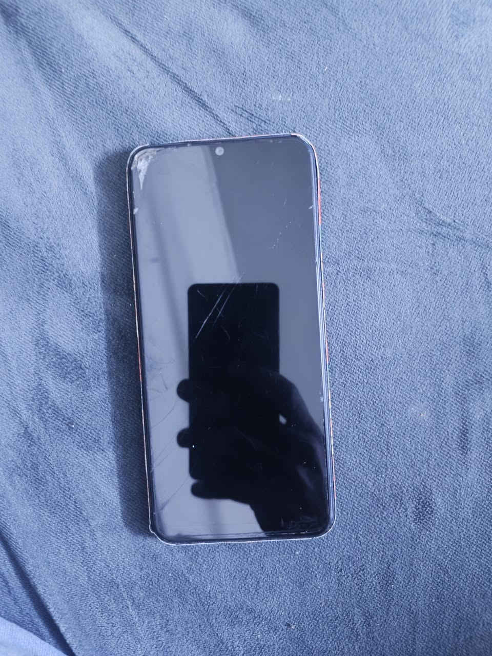 سلام عليكم مبايل للبيع 
اسم الجهاز : Vivo Y21T
مساحه التخزين:128
(ملاحظه ) الشاشه مكسوره قليل +منفذ الشحن يحتاج تبديل لان من تشحنه لازم تدفع الشاحنه حيل حته يشحن

السعر:(120)
للاستفسار ***********
