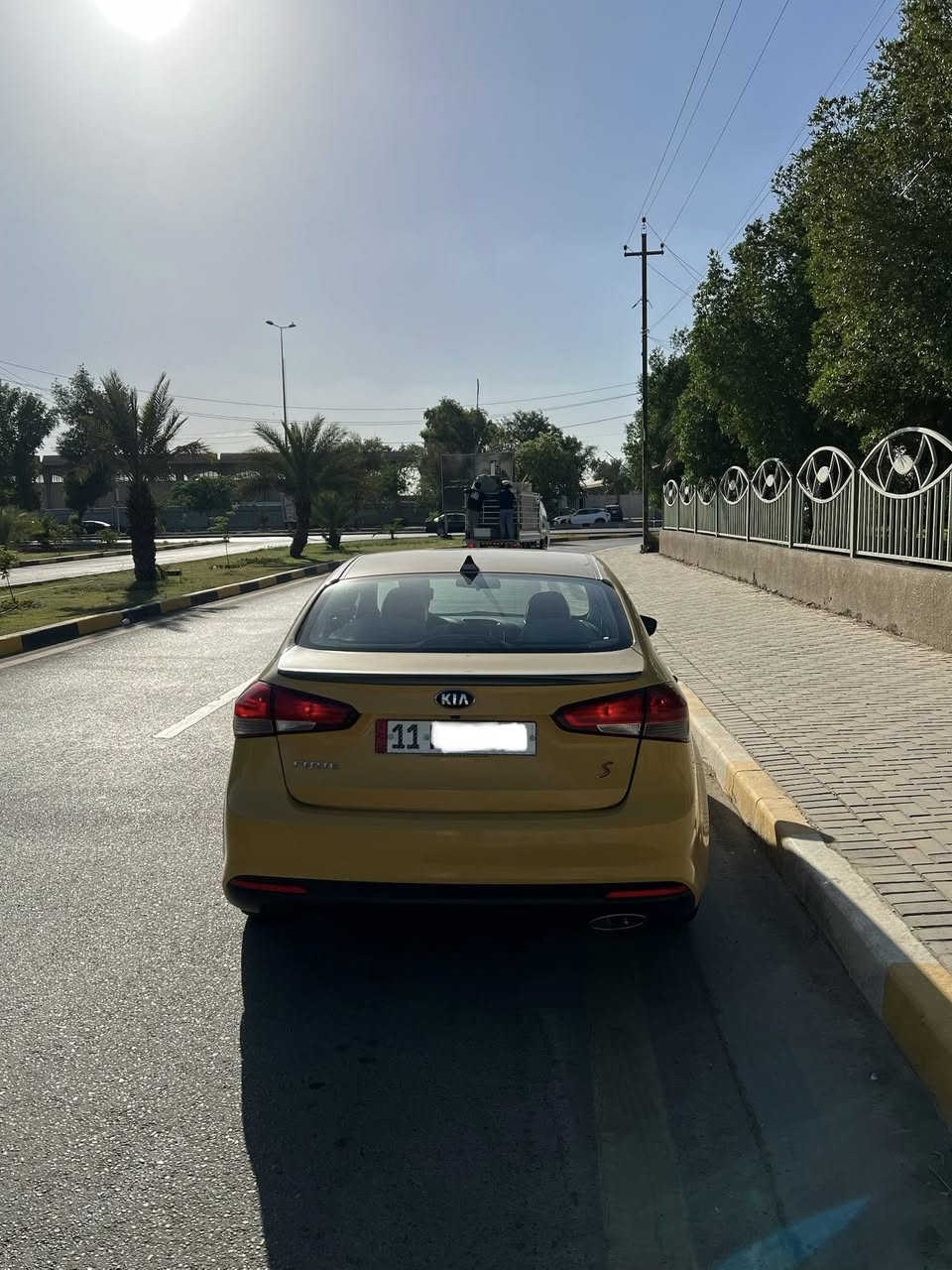 للبيع كيا فورتي 2018 رقم بغداد الجديد بسمي حادثهه بسيط  موضح بل منشور مع صوره للسونار مكينه 2000 دوش سياره عل ايدي وجاهزه للاخير بدون نقص ماشيه 97 ميل 
السعر 118 وبيهه مجال بسيط 
عنواني بغداد 
للاستفسار : ***********
