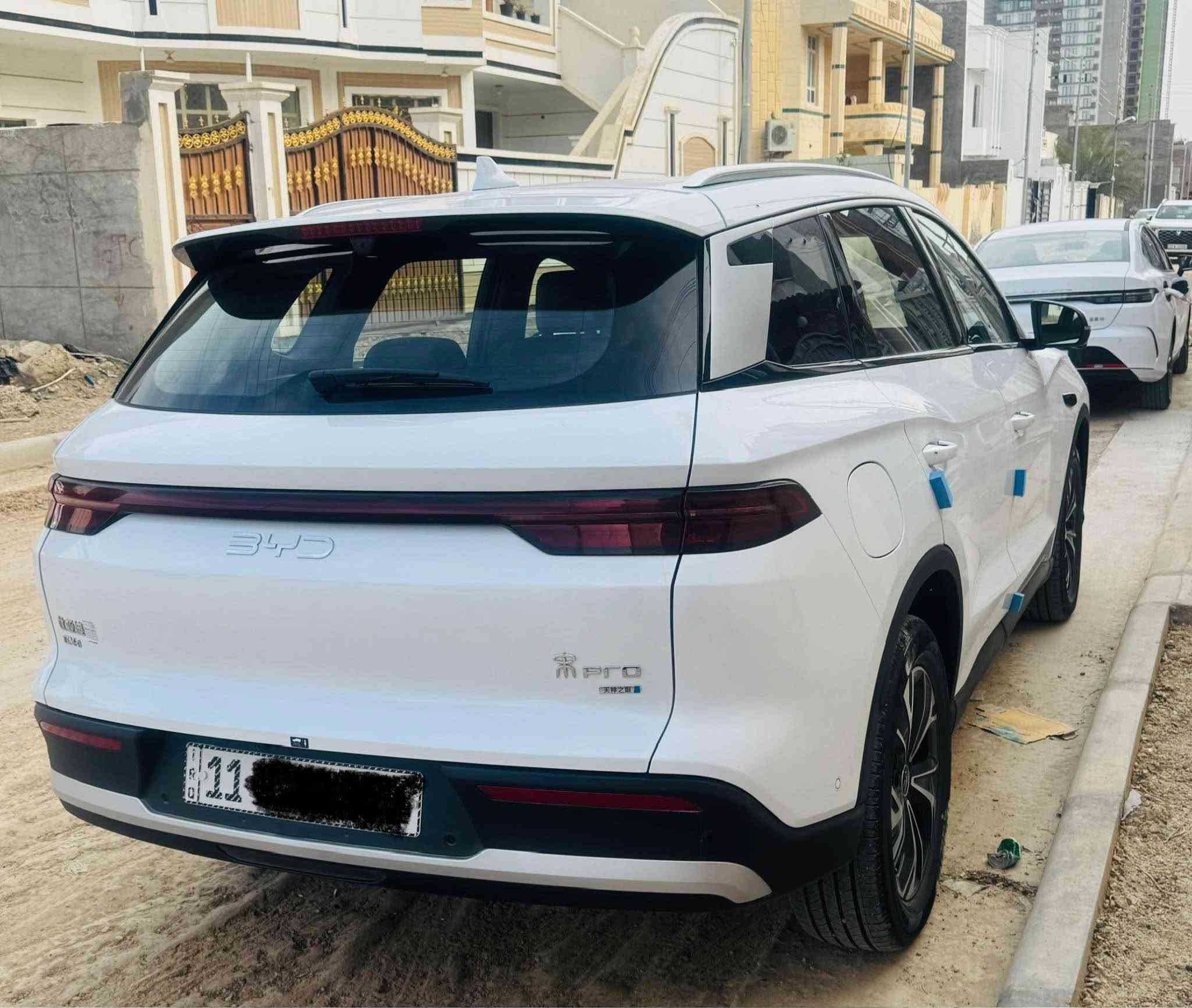 السلام عليكم BYD2025 سونك برو فول مواصفات عدا الفتحه ١٣ كامره رادارات حساسات امامي خلفي كشنات جلد كشن سائق كهرباء ٣ وضعيات قياده ودي في ار تسجيل نظام سكيورتي وبعد بيها هواي مواصفات  وتمشيك بالشحنه الوحده ٧٠ كيلو  السياره بدون صبغ بدون بارد السياره بعدها على وضع الشركه عارضها للبيع بسعر ٢٧ مليون وبيها مجال شي بسيط وهذا رقمي *********** الرمادي, الأنبار
