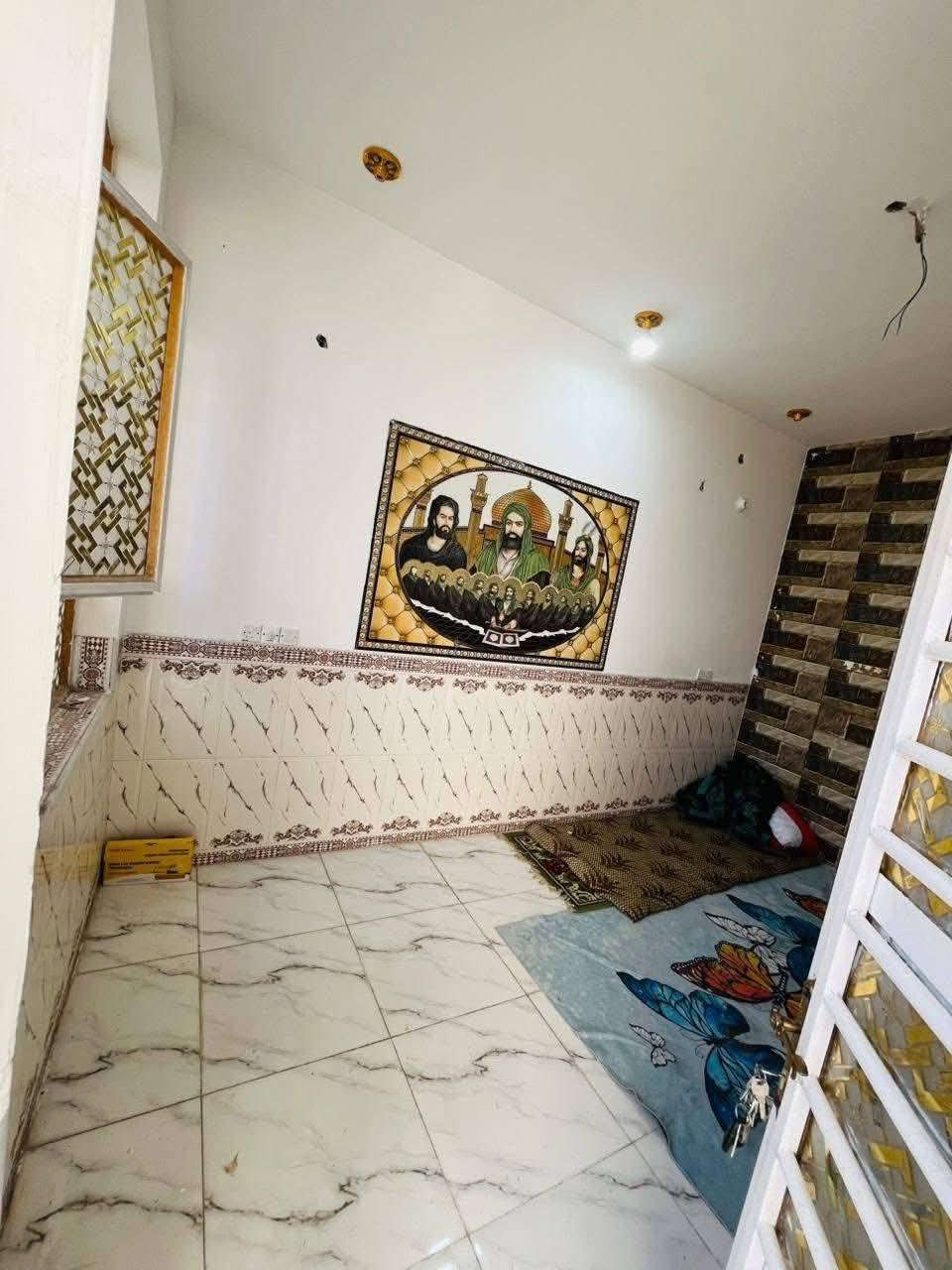 مشتمل مساحة 100م طابو زراعي سند 25 تحويل مباشر يحتوي على غرفة نوم استقبال كلدور مطبخ مجمع صحيات خارجي وداخلي بيت ماناقص اي شي كما موضح بل صور عنوان حله ورديه شارع الغسل قرب شارع المشجر السعر 45 مع المجال للاستفسار ***********
