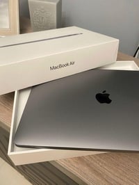 Mac air 15.3 مشحون بس 8 مرات  512  رام 8  سلفر   شرق اوسط كيبورد عربي ...