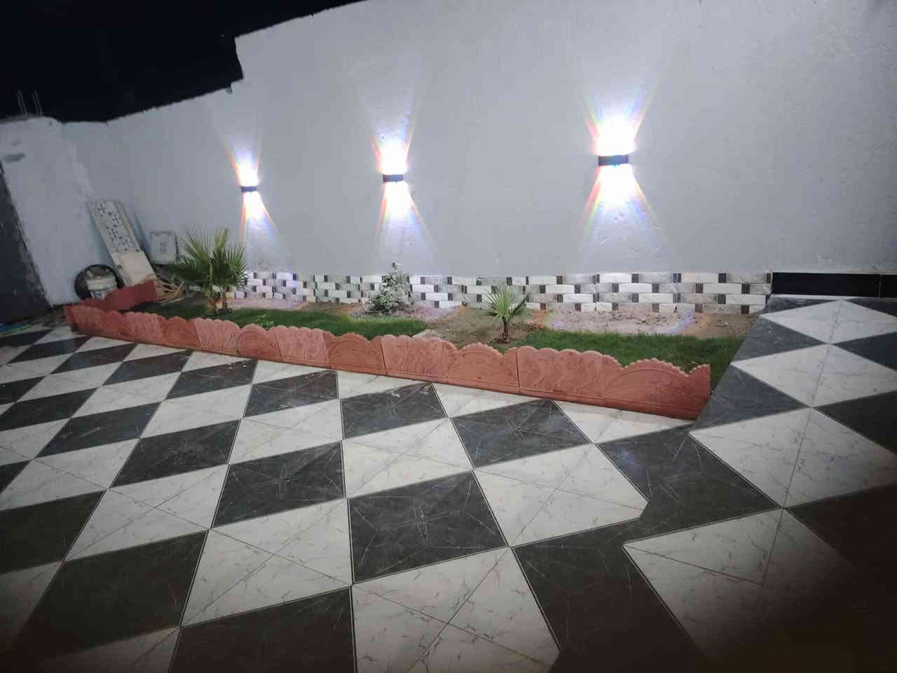 بيت الحلام فول موصفات
بيت زراعي للبيع 250 متر
العنوان الصخين شارع محطه الماي  على الجهه اليسره
يبعد عن الشارع السايدين
 80 متر بس

اتخيل كل التريده متوفر يمك
اسواق مطعم عياده صيدليه
وكل الي تريده يعني خدمات كامله من كل شي تحس نفسك بيت طابو مو زراعي 

يتكون البيت 250 متر
غرفتين نوم اكبار 5×5 
صاله مرتبه 7×6
مطبخ حار وبارد 5×6
ديوانيه بصمه 11×4
صحيات داخليه 2×4
وصحيات خارجية 2×1.50
حديقه مميزه وحلوه 1.50×7
كراج سياره 4×8
منور جبير 1.25×6
بيتونه ودرج 7× 3
البيت جديد كلش وفول موصفات ومتعوب علي
 💵 السعر 85 وبي مجال 
📌 معلومات عن البيت
1️⃣ الاساس رباط كونكريت
2️⃣ البناء بلوك شمال
3️⃣ السقف كونكريت مسلح
4️⃣ رباط ساقط على البيت كله 
5️⃣  سيراميك لوح 120 
6️⃣  سيراميك ارضي وجداري
7️⃣  كهربائيه شغل متعوب علي
8️⃣ فوانيس جداريه البيت كله

☎️ للاستفسار اكثر 👇
📨 مراسله الصفحه
📞 ***********
