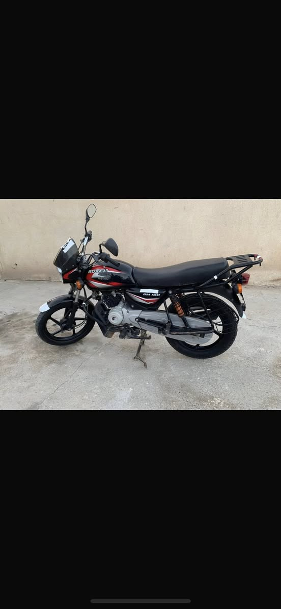 السلام عليكم 
دراجه بوكسر هندي موديل 21 الدراجة رقم بسمي تحويل ثاني يوم الدراجة نظيفة وكلشي ع البلاد السعر مليونين و250 وبيهة مجال مكان الدراجة البصرة السيبة اي استفسار ***********
