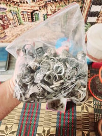 كيلو فضه كسر للبيع او مراوس بتحف فضه او زناجيل وسوارات فضه موقعنا بغدا...