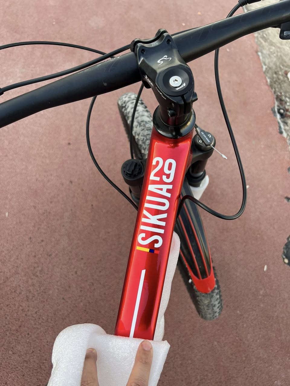 جبلي ماركة ايتوك كولومبي حي wrat
29 المواصفات فول
البريكات دسك هيدروليك
المعدن المنيوم بالكامل صب
بايدر براكيت
دبلات هيدروليك تحكم ب ستيرن عدد السرعات 10x1
سستم شيمانو ديور
مكاني البصره حيانيه 
سعر ٣٥٠ قفل ما صايرلي ما صاير ثلاث ايام من خذيته


**إذا كنت صاحب هذا الإعلان وتريد حذفه لأي سبب، رجاءا أرسل رسالة إلى الدعم الفني**