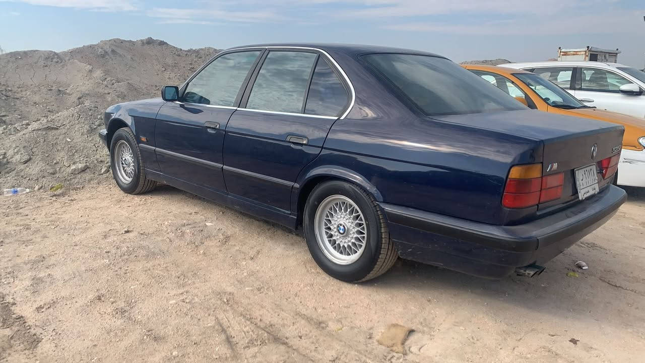 سلام عليكم بيم 525 للبيع موديل 91 محدثة 95 بجم عريض سيارة خير من الله تخم تاير جديد صدر جديد مسطرة فيتبم طوافة ايرفلو جدد منظومة زنون لاندكروز السيارة داخل جديد تنتة كنتارة فقط بيهة طبة ب كير نمرة ثانية ومن تستمر بتشغيل تروح مكان السيارة بغداد 
سعر 62 وبيهة مجال للشراي
‭٠٧٧٠ ٣٧١ ٨١٧٨
