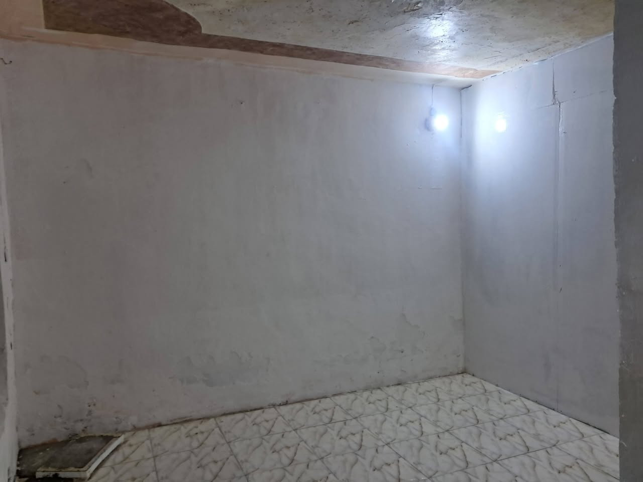 السلام عليكم يوجد مشتمل ارضي للايجار يتكون من ٢ غرفة نوم واستقبال ومطبخ وخدمات في منطقة الزهراء ايجارة ٣٠٠الف ومي وكهرباء ع صاحب الدار
***********
