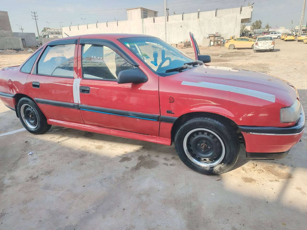 السلام عليكم
اوبل فكترا ١٩٩٢
كهربائيات كلهه شغاله
تخم تاير
صدر جديد
مكينه ٢٠٠٠ 
الون احمر
رقم ديالى انكليزي سنويه لل ٣٠ مشروع وطني 
جاهزه السياره احلئ من الصور مكاني ديالئ.
السعر ٣٦ وبيهه مجال قليل
***********
