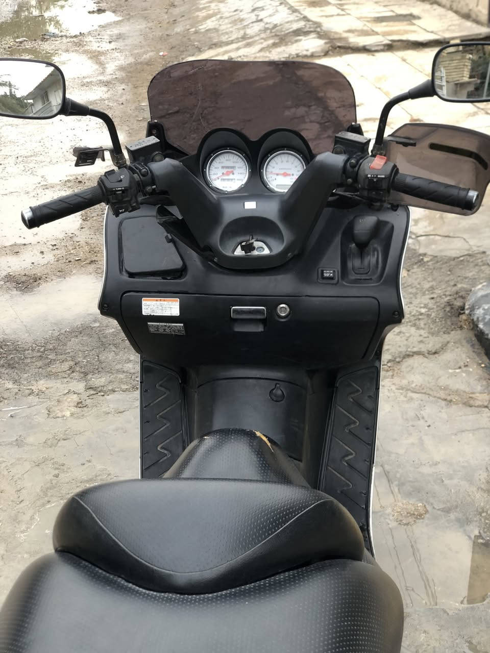 السلام عليكم فورزه 0 6 للبيع دراجه جديده بمعنى الكلمه كلها على وضع البلاد مكينه ما مفتوحه لا نضوح لا تبخير لا تنقيص نضام الإطفاء مال ازدحام شغال نكره سلف بكل وقت كهربائياتها كلها شغاله ستاند حساس ونظام ABS قفل ستيرن قفل جنطه مكاني بغداد حي جهاد  السعر مليون رقمي ***********
