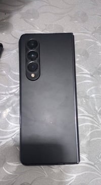 جالاكسي زد فولد 4 • ٢٥٦ • نجف