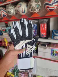 كف حارس مرمى قياس 8 - 9 - 10 السعر 20 واتساب 07810199423 يوجد توصيل