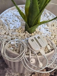 ملحقات ايفون اصليه مع ضمان  سعر 20 الف رقمي 07708890633