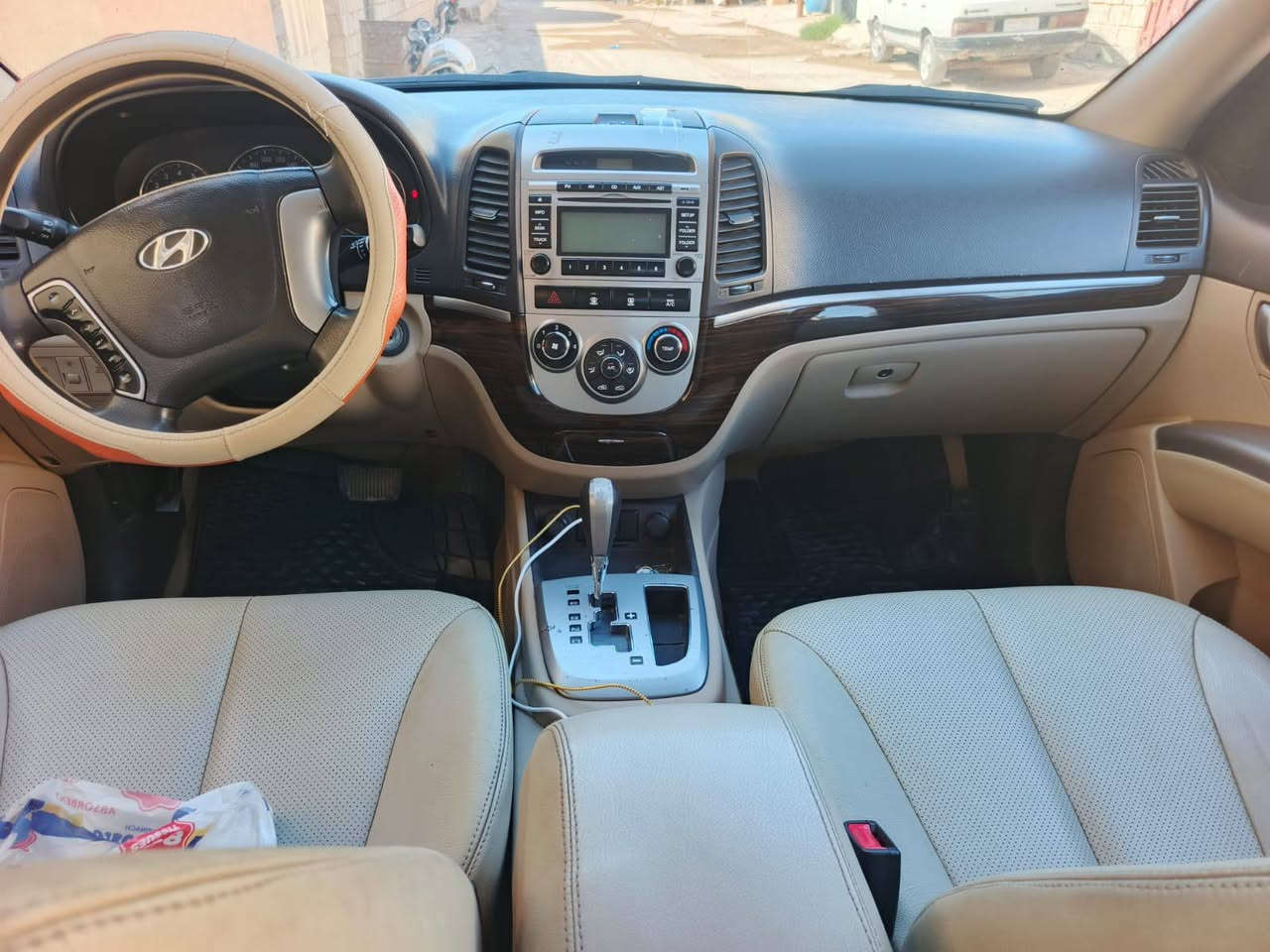 سلام عليكم 
سنتافي موديل ٢٠١٢
 محرك 6
7 راكب
ماشيه 124 ألف 
 شركه العامه  
سعر165 
رقم الهاتف ***********
