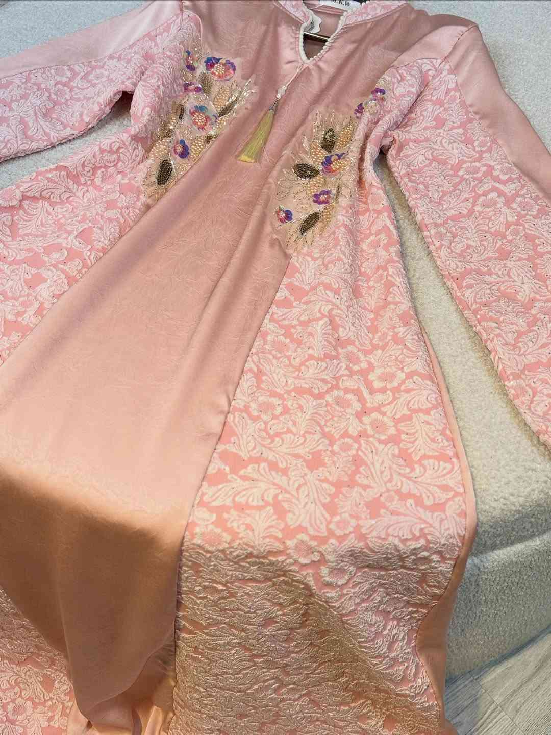 الـسعـر20الـف🤍✨
القياسات(L,xl,2x,3x)

للحجز و الاستفسار التواصل على الأرقام واتس اب 
***********
***********
***********
***********

توصيل بغداد  5000
توصيل محافظات  5000
