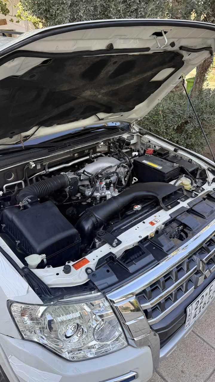 أسلام عليكم يا الله بيع مستعجل  باجيرو مديل2016 بسم والدي تحويل ثاني يوم السياره جديده تخم تاير صدر امامي خلفي كله جديد تبريد ثلج السياره خليجي فول من عده الفتحه كير محرك بلادي السياره كله بلاديه تجي وتشوف بعينك ماشيه 130 حقيقي بيه جاملغ صبغ امامي بدون دواخل مكاني بغداد جميله ***********
