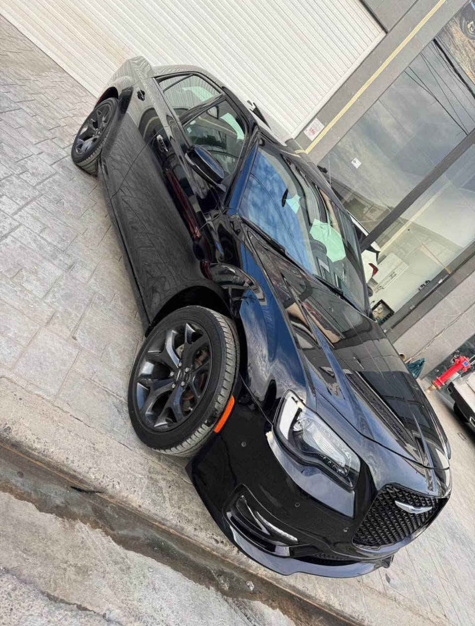 CHRYSLER 300 S 
2023
فوول مواسەفات
پێش گەورە
پانۆ ڕاما
بێ دەبل ئسکل(سینگل)
تەنها بۆنیتی بە بیلادی گۆڕاوە
ئیرباکی تەقیوە بیلادی دانراوەتەوە
شوێن:اربیل
(***********) أربيل, العراق
