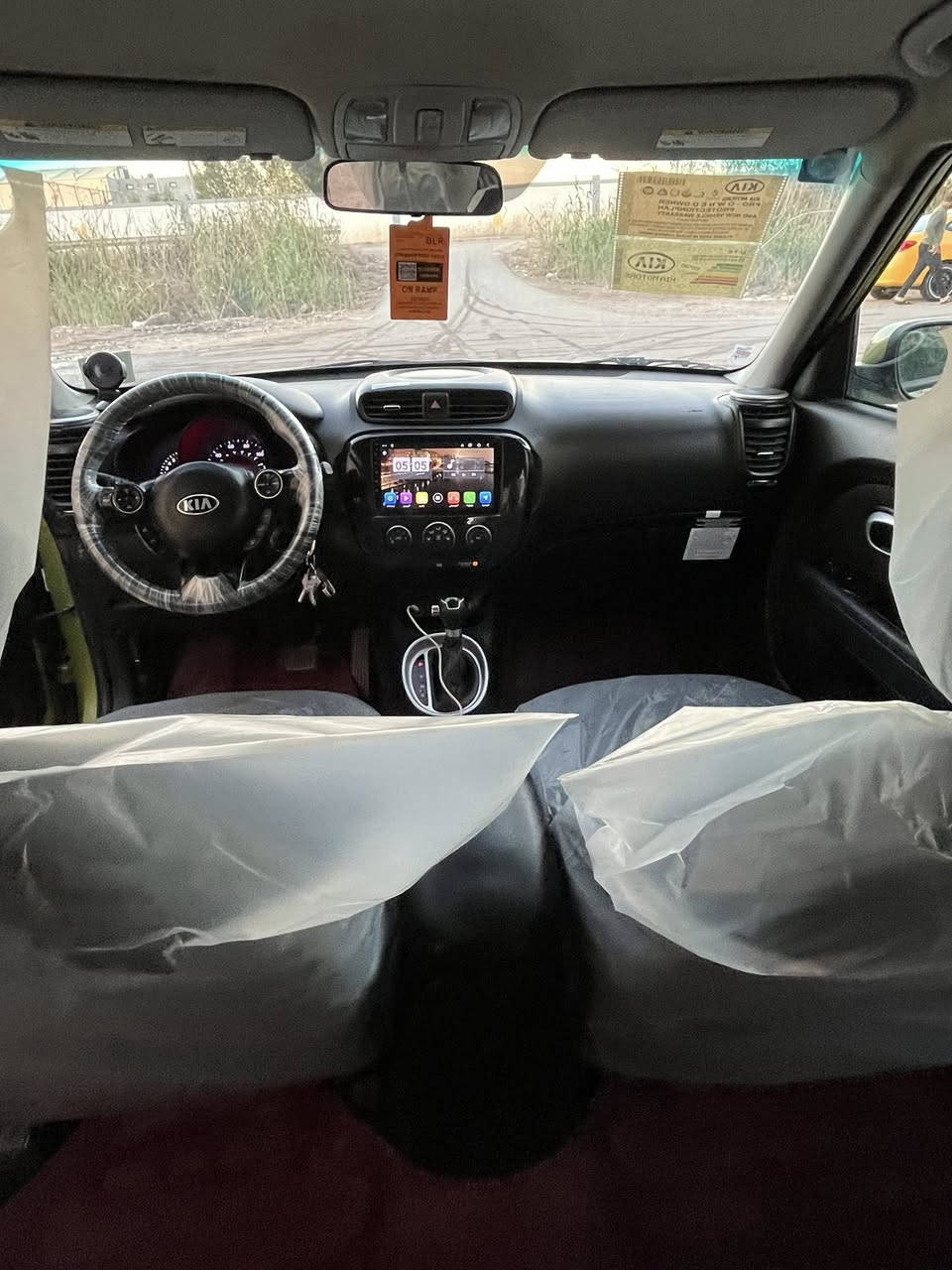 السلام عليكم للبيع كيه صول مديل 2015 شاشه كامره خفيه تحكمات صفحتين مري شفط وارد أمريكي حادث فقط جاملغ امامي ونفسه مصلح ليبل واحد كفالة عامة ما عاد جاملغ السياره وجديده كل نقص ما بيهه السعر110 مكان السيارة بغداد قرب مرور الحسينية للاستفسار رقم الهاتف ***********
