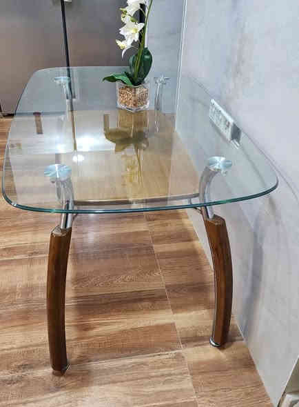 السلام عليكم ..
ميز طعام زجاج نوعيه راقيه للبيع نظيف جدا .. بدون كراسي 
يكفي 6 كراسي .. السعر 180 الف وبي مجال ..
رقمي: ***********
عنواني:بغداد الدورة شارع 60 منطقة ال120
