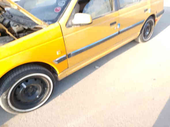 السلام عليكم سياره للبيع بيجو 405مديل 2012انتها سنويه 2017كير ومحرك حلوات مدي شوف العين دواخل سياره بيجي رقمها الماني راعيها يريد تحويل سياره نقص تبريد تخم تايرات جدد حداده نص عمر سعر 20ورقه وبيها مجال المشتري علي الغرامات و الهيه نتكفل بس براعي سياره بيها مجال عنوان البصره الحيانيه شارع ستين قرب حسينيه السجاد رقم الهاتف *********** رقم بي واتساب ابو حسين
