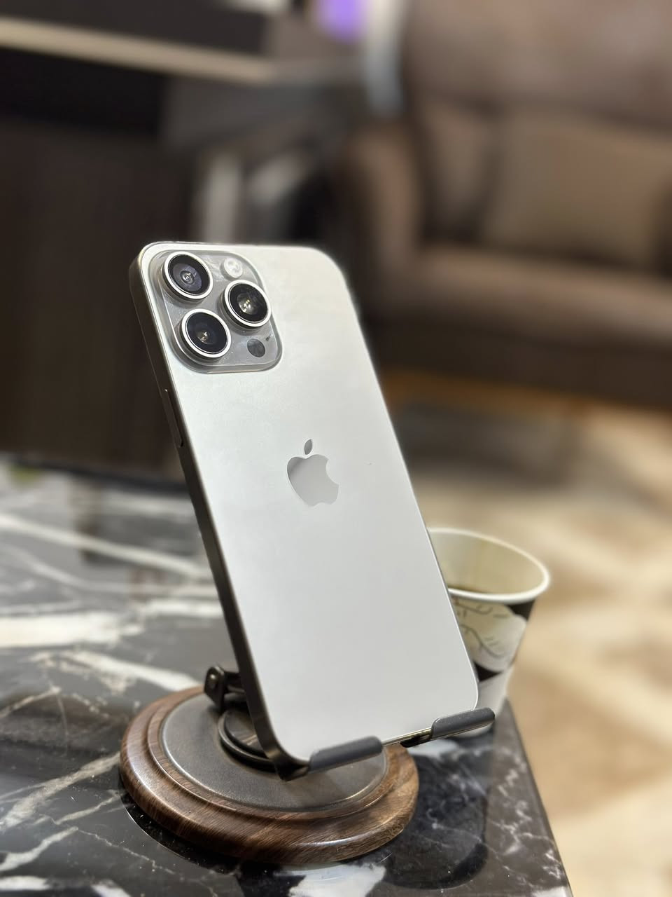 السلام عليكم 
15 برو ماكس شرق اوسط A/AA
بطاريه 89 بلاديه وآخر تحديث 
جهاز كامل ملحقات وجديد بعده 
كفاله من شخط فقط مبدل ضهر وكاله مامبين ولا يقره بس للأمانه دا أكول 
سعر 950 الف مجال حك جيتك 
مكاني الرمادي 
يرهم مراوس أو بيع عادي ماكو مشكله ❤️
***********
