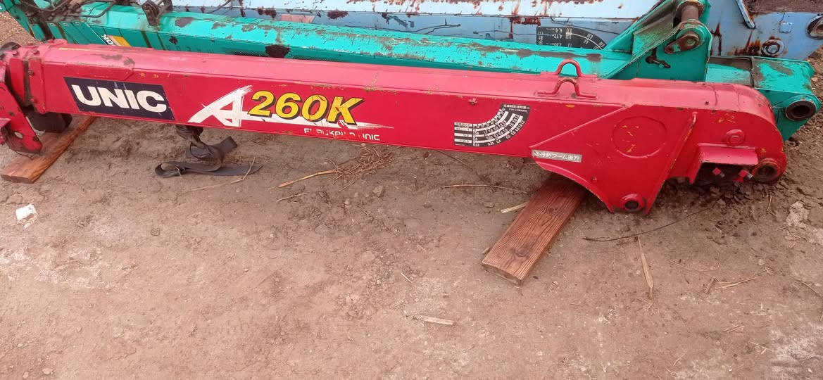 كرينات للبيع عدد 5 مكفولات مال حاويه طنين و900 +3سلايتات وبيهن طنين و600 ستفسار بيعهن بيعه وحده بسعر وذا تريد كل واحد وحده بسعر  ***********
