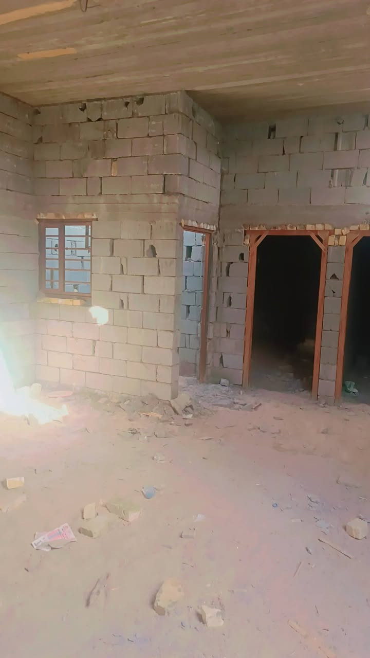 السلام عليكم هيكل كامل للبيع مساحه ١٧٠ الجزيره الفيروزيه شارع موسى الكاظم عليه السلام طابو صرف زراعي سند ٢٣ بسم عراقي شارع ٨ متر يتكون من قرفتين وديوان ومطبخ ومناور وطارمه وهول جبير سعره ٥٠ نهايته للتواصل ***********
