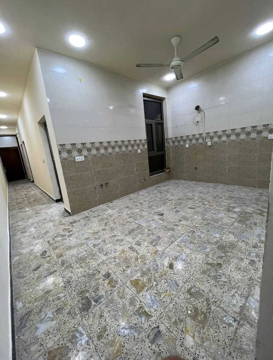 #للايجار شقه طابق اول
✅في زيونه محله 718

✅مساحه الشقه 125م 

✅تحتوي على استقبال مطبخ معزل

✅غرفتين نوم وخدمات 

للاتصال

***********📞
