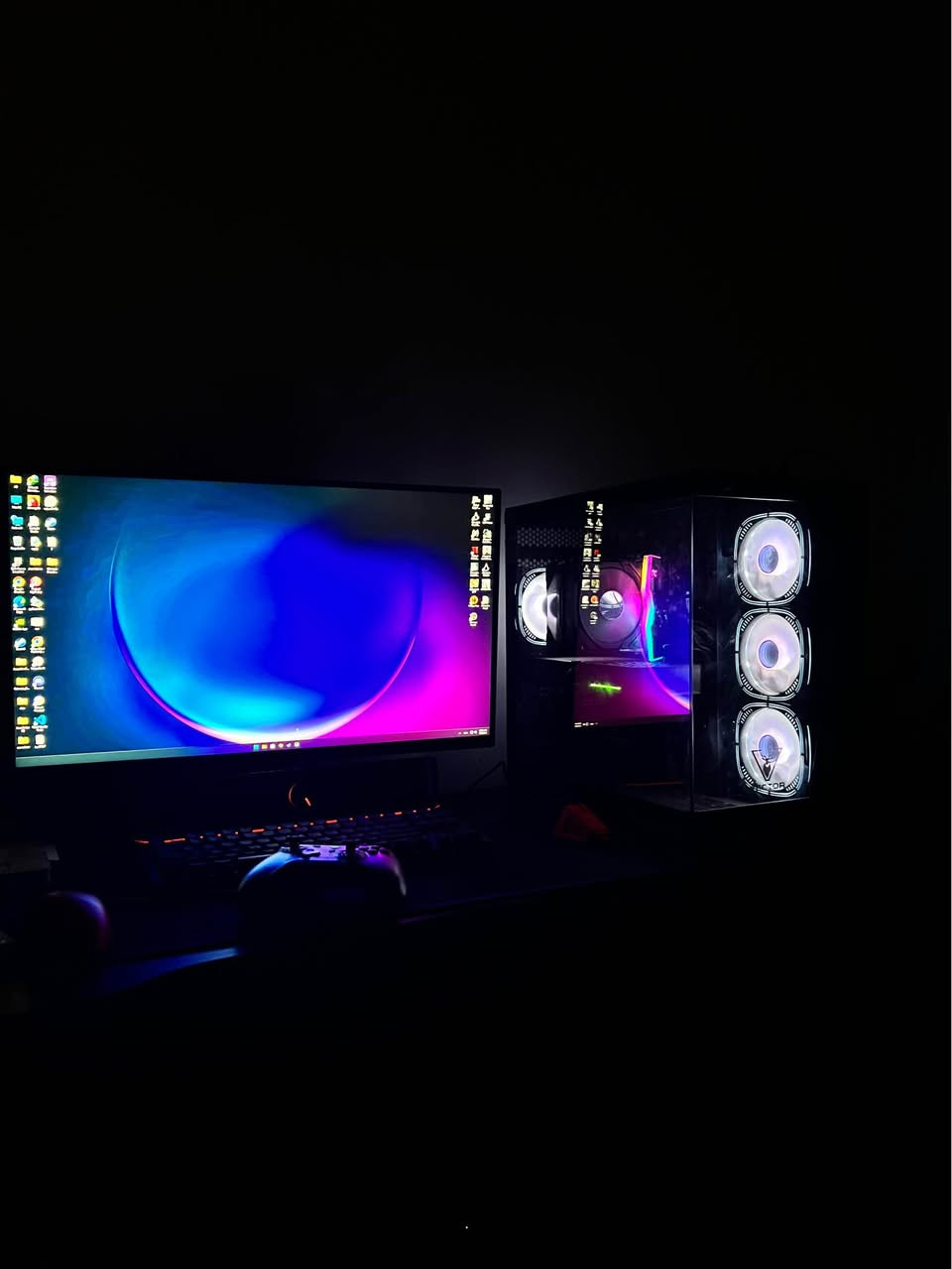 �

💻 الكيس:

* Intel Core i5-14400F
* RTX 5060
* B760 Motherboard
* 16GB DDR4 RAM
* 1TB Storage
* Power Supply 750W

🖥️ الشاشات:

* MSI MAG 2K 180Hz
* Gigabyte 1080p 75Hz

🎮 الملحقات:

* Logitech G432
* Redragon Keyboard
* M900 Pro Mouse
* Machenike G5 Pro Controller

الجهاز نظيف وجاهز للتجربة، مناسب للألعاب التنافسية وألعاب AAA على إعدادات عالية.

💰 السعر للكيس: 1,500,000 دينار
📞 التواصل خا ناصرية, ذي قار


**إذا كنت صاحب هذا الإعلان وتريد حذفه لأي سبب، رجاءا أرسل رسالة إلى الدعم الفني**
