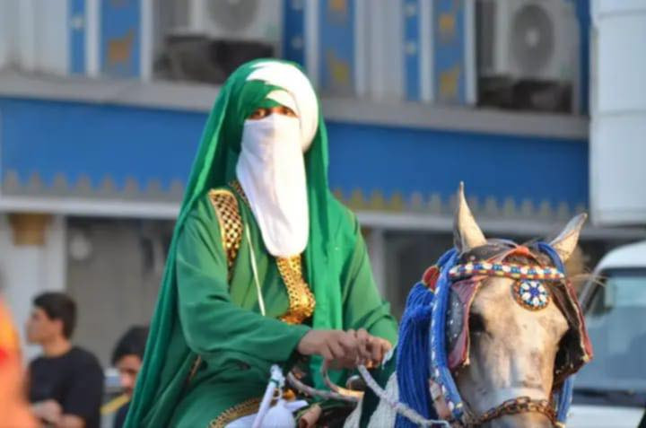 سلام عليكم بدله زي الإمام القاسم كامله مكمله وياه جركز وعمامه وشال وسيف ستعراض السعر راسني هاذه رقمي ***********بي واتساب والشراب بي خير ويدلل💚☘️.   

ملاحضه ملبوسه مره وحده فقط
