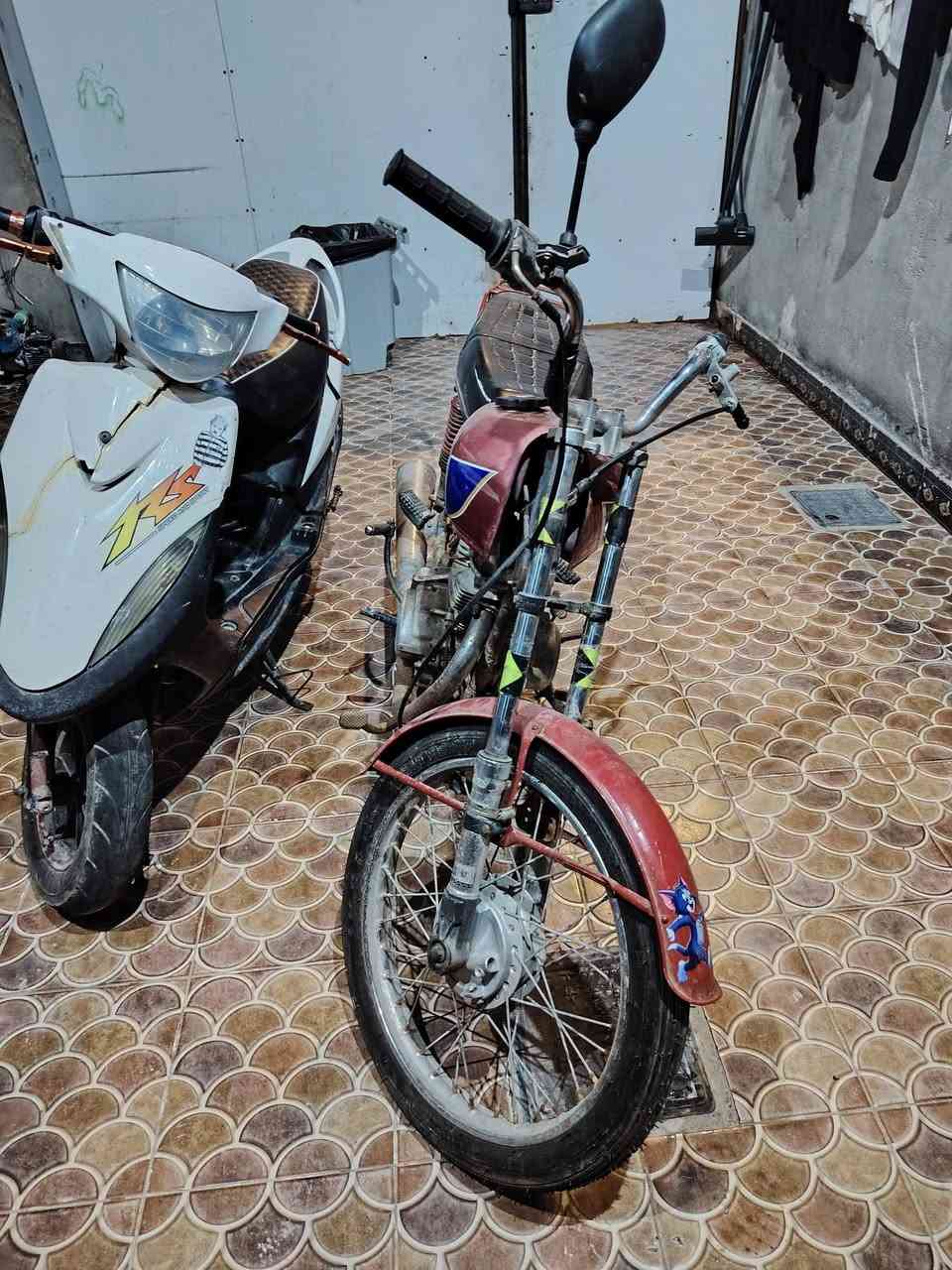 للبيع دراجة ماكس عدلة مجفتة بس دراجة شغالا ما بية شي حلوه وهاي الإيراني دوات وكاظه ما تشتغل سعر 800 ثنينهن


**إذا كنت صاحب هذا الإعلان وتريد حذفه لأي سبب، رجاءا أرسل رسالة إلى الدعم الفني**