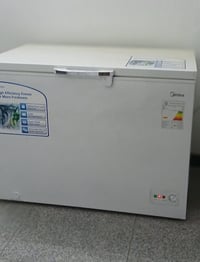 مجمدة ميديا حجم متوسط نظيفة جدا السعر ١٩٠ الف العنوان الغزالية 0790168...