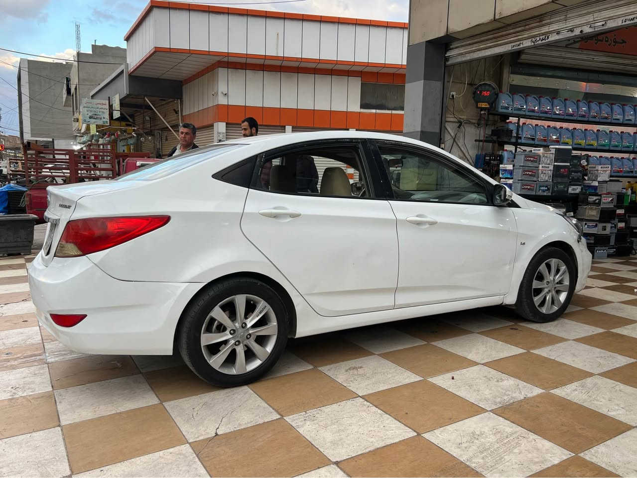 هؤندا اكسنت  ٢٠١٢  فول مواسفات
گئرتؤماتيك
٥باليف 
سلايت 
سوكان فوليوم
ABS
شاشه ئايپاد
ئاوينه ئيشاره ت 
پئنج ويل كه پ
چاملغى دواوه و بستك سندوقى بؤياغه
سؤنه ره كه م داناوه 
نرخى ٩٣وه ره قه و كه مه م مجال 
ژماره مؤبايل      *********** أربيل, العراق
