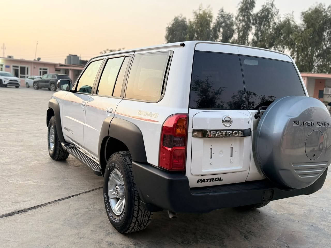 السلام عليكم اخوان نيسان باترول سوبر سفاري VTC موديل 2008 السياره فول للأخير برغي نقص ما بيها أخت الوكاله الي بيها صبغ كم قطعه لا غير وبدون حادث السياره كلش نضيفه من تجي تركب حالها حال الوكاله السياره مزاد وكتابها كامل بس باقي الرقم مطلعلها رقم بغداد خصوصي وشوفت عينكم امانت الله وهيج سياره مال جناي بس الضروف تحكم السعر 160 وبيها مجال رقم ***********
