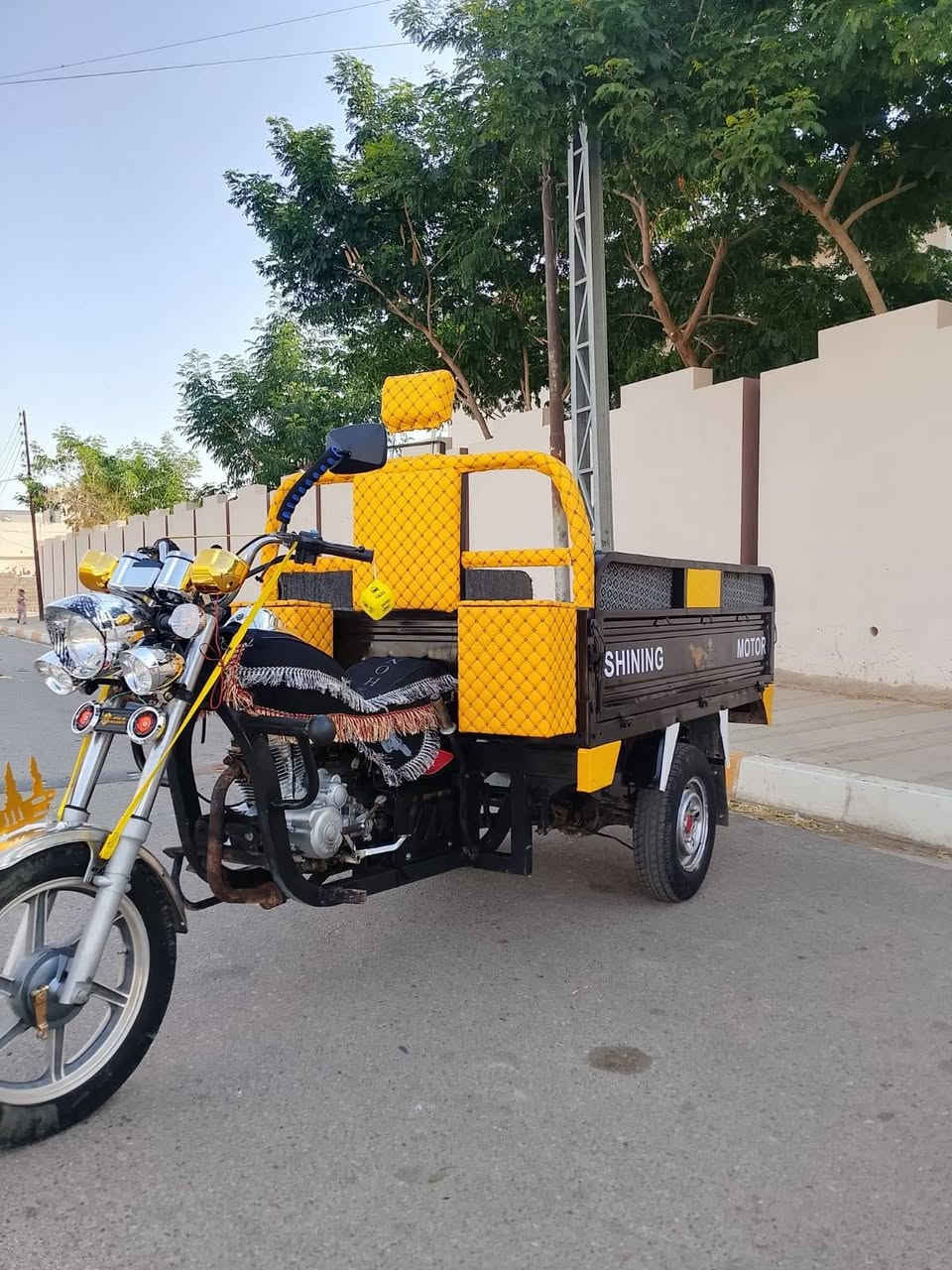 سلام عليكم ستوتة فحل عالي
مكفولة كفالة فحل عالي 21 كهربائيات كلها
اوراق كاملة  شرط رقبة شرط  السعر مليون و400 وبيها مجال غير متواجد ع الفيس هاذ. رقمي ***********
