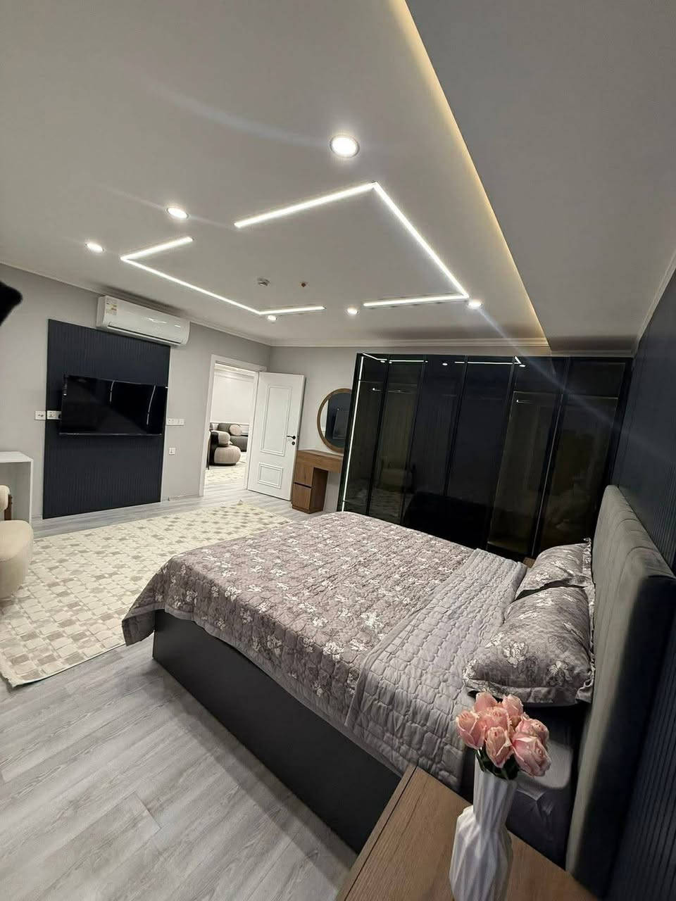 للبيع او للإيجار
.شقة مؤثثة 

.مؤثث 

.مكانها اربيل 
مجمع لايف تاورز 
تبعد 2 دقيقة عن امباير 
و4 دقايق عن المطار 

.غرفة 3
.صالة
.مطبخ 
.حمام 2
.طابق  4
.مساحه "170م
.واجه خارجي 

للأستفسار اكثر التواصل واتس اب 
:***********
:***********
