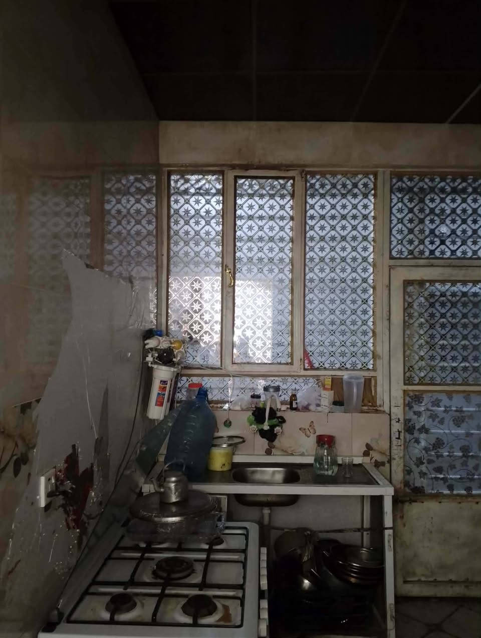 مشتمل للبيع للبيع سامراء حي المثنى خلف الخضراء قرب مولدات حسام شارع 6متر مساحه 93متر المشتمل بصف الركن نزال 12.5واجهه 7.5  المشتمل قرب الصبات محتويات غرفة نوم واحده صاله حمام مطبخ استقبال السعر 40 وبي مجال للتواصل ***********
