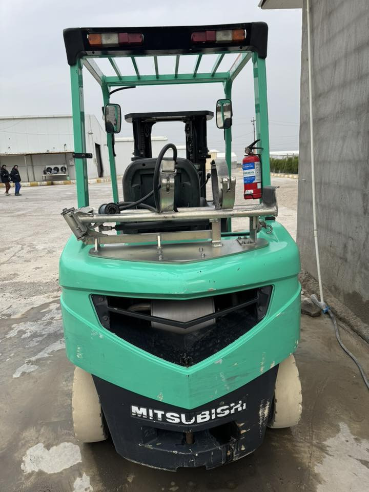 السلام عليكم
رافعه ميسيبوشي موديل 2016 
ثلاث جكات رفع 
ثلاث حركات 
تشتغل بانزين +غاز بلادي 
تايرات ربل كلش نظيفات
مكفوله كفاله عامه وجاهزه من كلشي 
مكان ديالى وبسعر مناسب
الاتصال ***********
