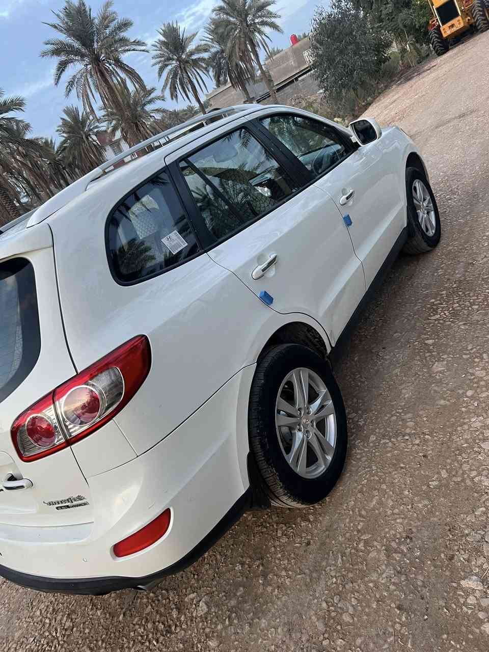 السلام عليكم سنتافيا 2011 رقم واسط دولي بسمي سنويه لل31 
فول مواصفات مكينه سته سلندر سبعه راكب تخم تاير حداديه بصمه فتحه 
تبريد جاهزه للاخير. 
السعر. 150 
وبيه مجال 
مكاني بابل 
للاستفسار الاتصال بالرقم ***********
