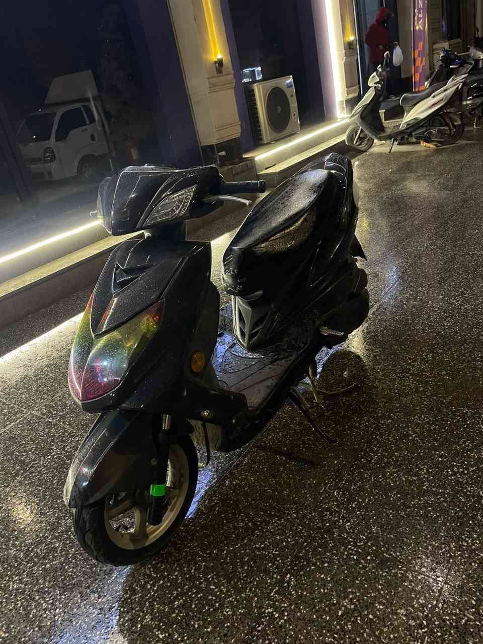 السلام عليم شباب دراجه سكنس فحل للبيع الدراجه خير من الله بيها صالنصه بوري عدل بيها سلف الدراجه قويه من الارمبه  لونها الكفر متغير اي ستفسار اتصل ‭٠٧٧٣ ٢٠٨ ٨٩١٣‬ مكاني الاعظميه
