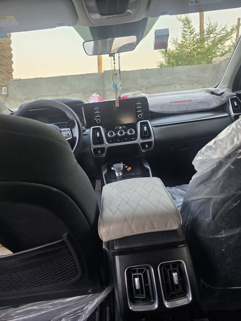 السلام عليكم 
سورنتو امريكي ٢٠٢٣ ماشيه ٨١ الفئه SX السياره فول بطن سويج حادثها بسيط جدا دعاميه اماميه فقط رقم سليمانيه تريد وكاله تريد مداور السعر ٢١٥
للاتصال ***********
