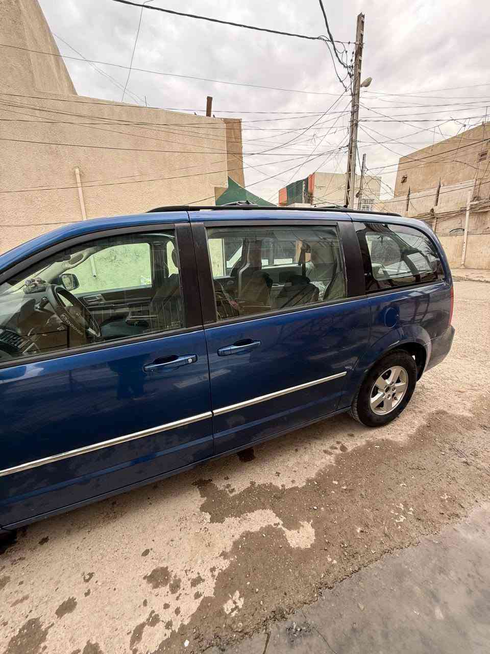 السلام عليكم بيع مستعجل
دوج كرفان 2010 كلين اعلى مواصفات بالكرفان
محرك 6 سلندر  3800 المرغوب
مواصفات علية تحكم ستيرن 
جام ستة كهرباء 
كرسي السايق كهرباء 
بيبان الاثنين الخلفية كهرباء 
الصندوك كهرباء 
كامرة خلفية 
تخم تاير جديد 
وصدر جديد دكيتة قبل شهر من الدعامية للدعامية 
كشنات كله بلع 
فرس بالسقف وفرس يم السايق 
شاشة سمارت فول تبريد تدفئة طبعاً بعد اكو مواصفات هواي
سيارة جديدة مال بيت 
الرقم بغداد سنوية لل 27 
السيارة باسمي التحويل ثاني يوم
*********** للتواصل رقم الهاتف اني مكلف بالنشر
