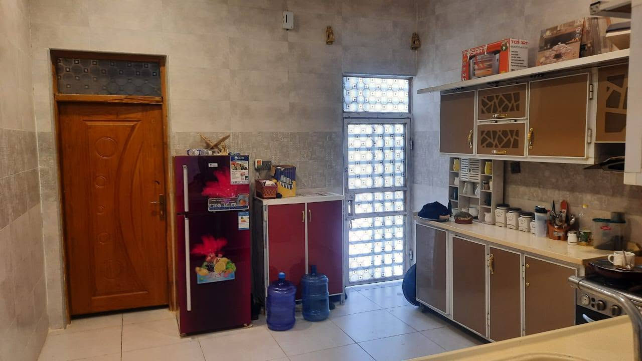 السلام عليكم بيت للبيع طابو زراعي سند 25مساحته ١٠٠متر نزال5× 20 بناء جديد عنوان حي الجامعه شارع حيدر ابن حجي هندي قريب ع فلكه الجندي السعر 55 وبيه مجال للاستفسار الاتصال ع الرقم 
 ***********
