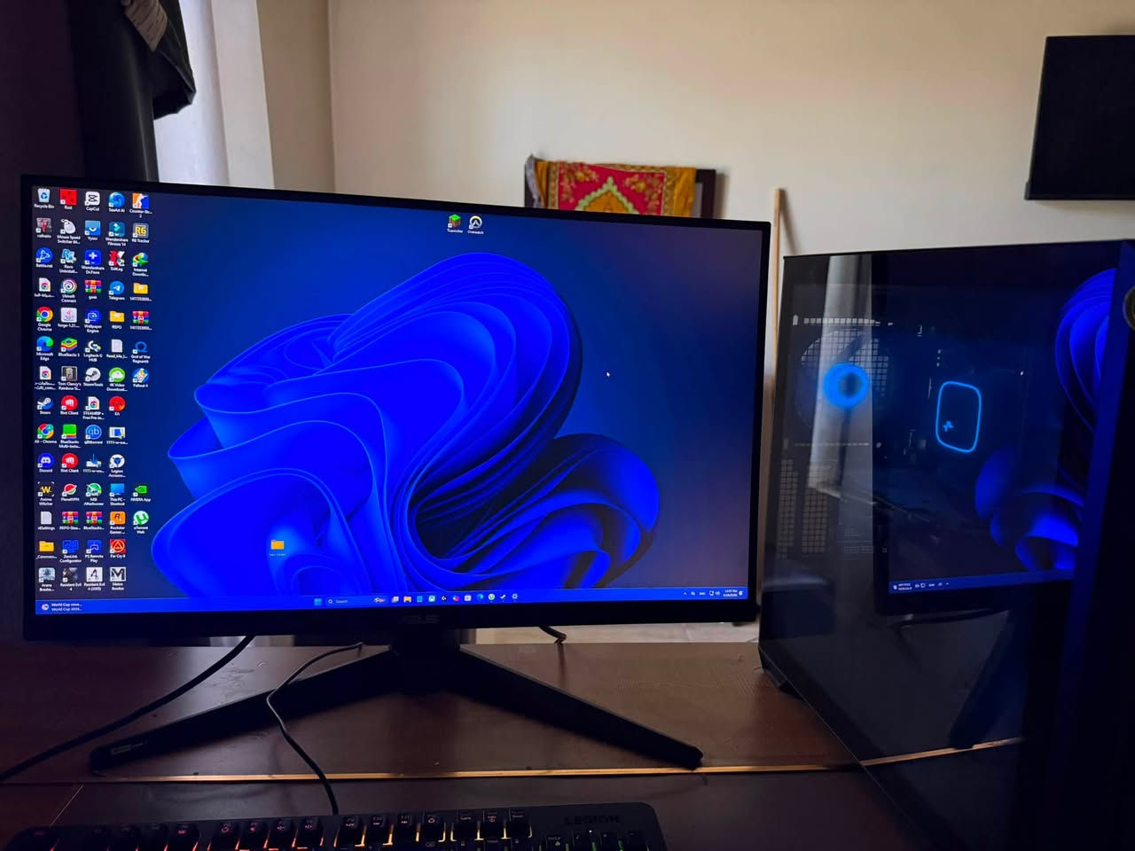 🖥️ مواصفات الجهاز:
المعالج: Intel Core i7-12700KF
كرت الشاشة: RTX 4070 Super
الرام: 32GB DDR4 3600MHz
التبريد: DeepCool Liquid Cooler 360mm
المذربورد: ASUS Prime H610M-K D4
التخزين: 500GB M.2 NVMe SSD
مزود الطاقة: 750W
الكيس: MX600 Mini
🖥️ الشاشة:
ASUS TUF Gaming 27" QHD 180Hz IPS
🎁 الملحقات:
ماوس Logitech G Pro X Superlight 1
كيبورد
سماعات
UPS
💰 السعر: 1,950,000 دينار عراقي


**إذا كنت صاحب هذا الإعلان وتريد حذفه لأي سبب، رجاءا أرسل رسالة إلى الدعم الفني**