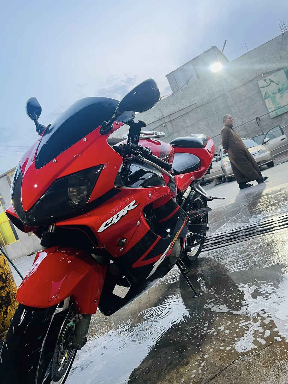 السلام عليكم
.
بطح افوراي 
F4i 600Cc 
اليعرفها يعرف مواصفاتهه غنية عن التعريف 
للبيع او مراوس 
الدراجة الاول والثاني والثالث نشاطة تشك الكاع 
والبقية طيران ✈️
الدراجة نضافة خير من الله إدامة كامله 
صالنصه ربع سبع الأوان 
كهربائيات كلها شغاله 
كفاله 
السعر 22 بي مجال 
أو مراوس بهاوجي
العنوان الرمادي خمسه كيلو 
***********
