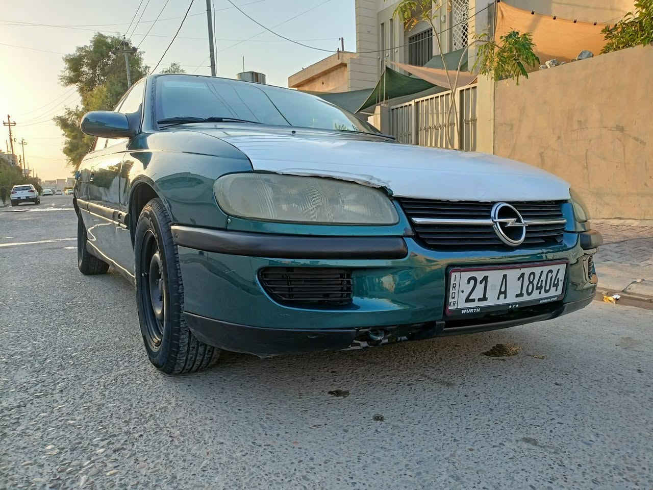 سلام عليكم 
سياره اوبل بزون (كاميش) 
موديل 1998
محرك قبغ اسود المرغوب 
كير اوتو ماتيك 
لون زيتوني فاتح 
ما بيها لا صبغ ولا ضربه 
فقط طخه خفيفه ما مصلحه بالجاملغ خلفي 
صدر امامي قبل سبوعين 250الف ذاب عليه كلشي مبدل 
اكسل جديد 
كهربائيات كلها شغالع 
لايتات زنون 
محرك بي بدايه خيط بخار 
دواخل نضافه 80٪
سنويه نهايه 2027
مكان سياره كركوك 
للستفسار
 *********** كركوك, العراق
