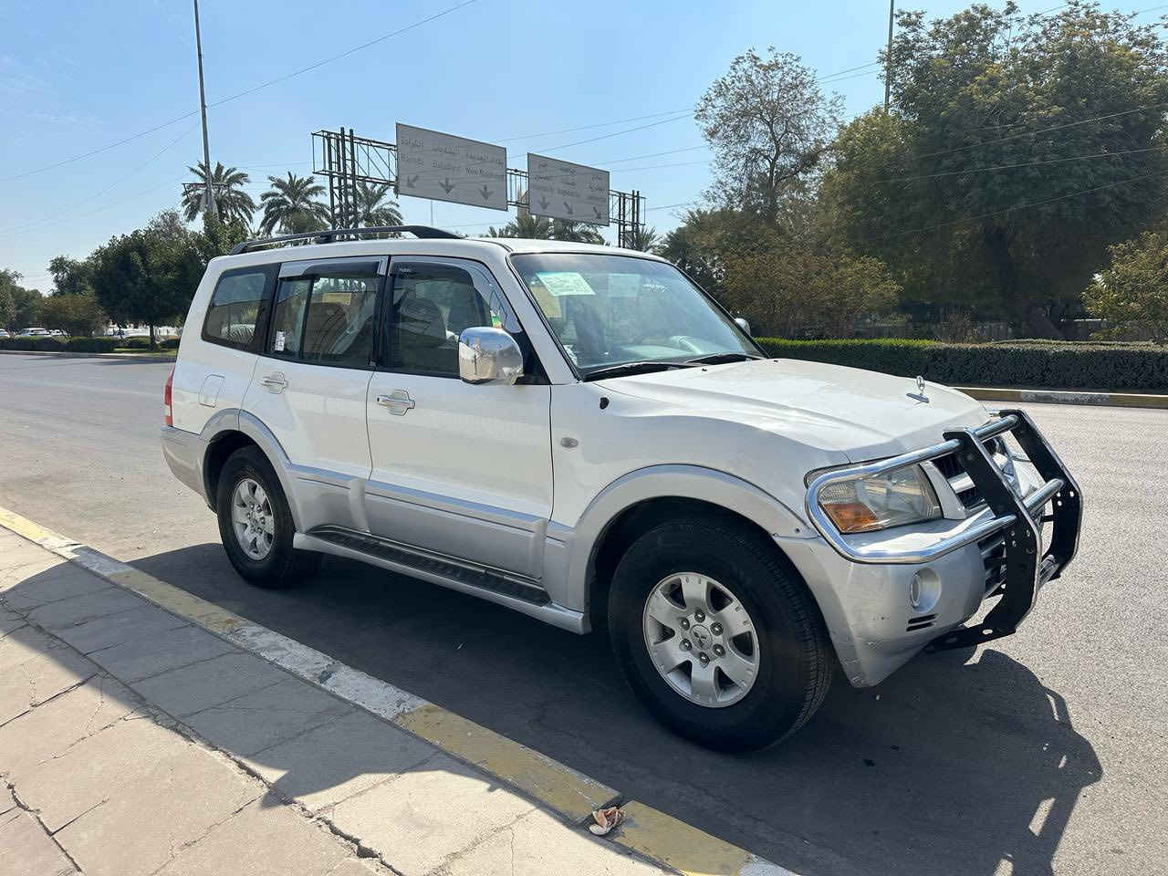 السلام عليكم باجيرو موديل 2007
مكفوله من صبغ مكينه3000 مكفوله كير كفاله 
شاشه لكزز كامر دواره 
تبريد 3 قطع فور ويل سبعه راكب 
صدر امامي خلفي جديد تخم تاير جديد 
رقم بغداد دولي بسمي مكان 
بغداد اي ستفسار عل رقم 
***********
