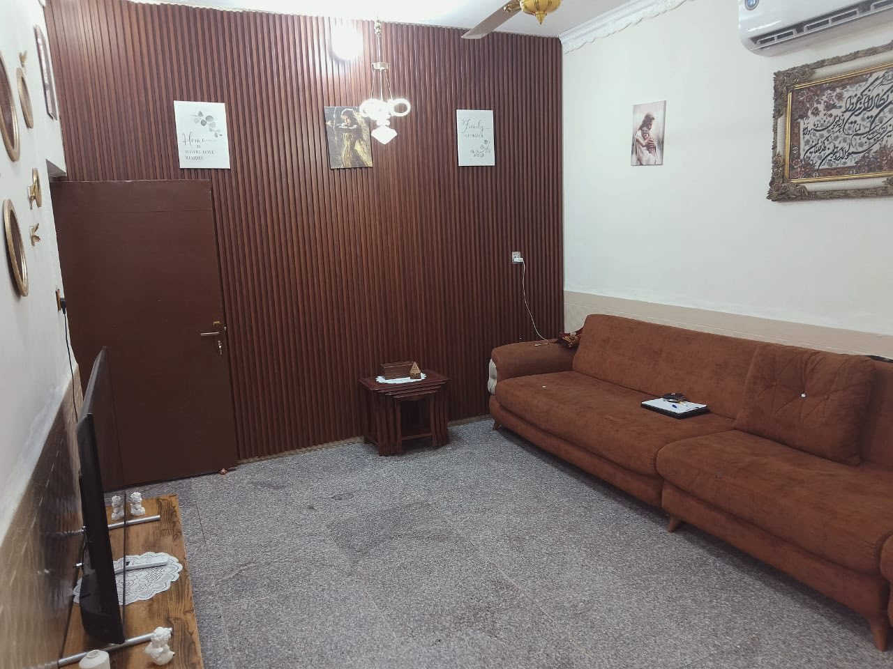 دار ١٠٠م ركن عكاده نظيف جدا ط ونصف حي اور  بين  شارع السبيس و٣٠ قرب ملعب الخماسي  على شارع ١٠ م ***********
