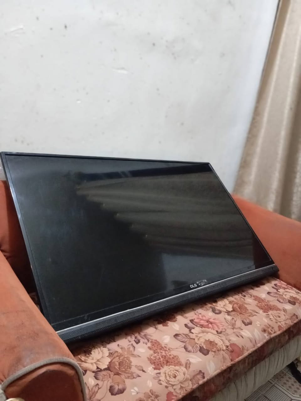 سلام عليكم بلازمه للبيع حجم 50 نضيفه وجديده مستخدم قليل شركة OLG اي عطل مابي تجي تفحص وتشوف اي عطل مابي الاستفسار الاتصال على الرقم *********** او خاص السعر 250 وبيها مجال
