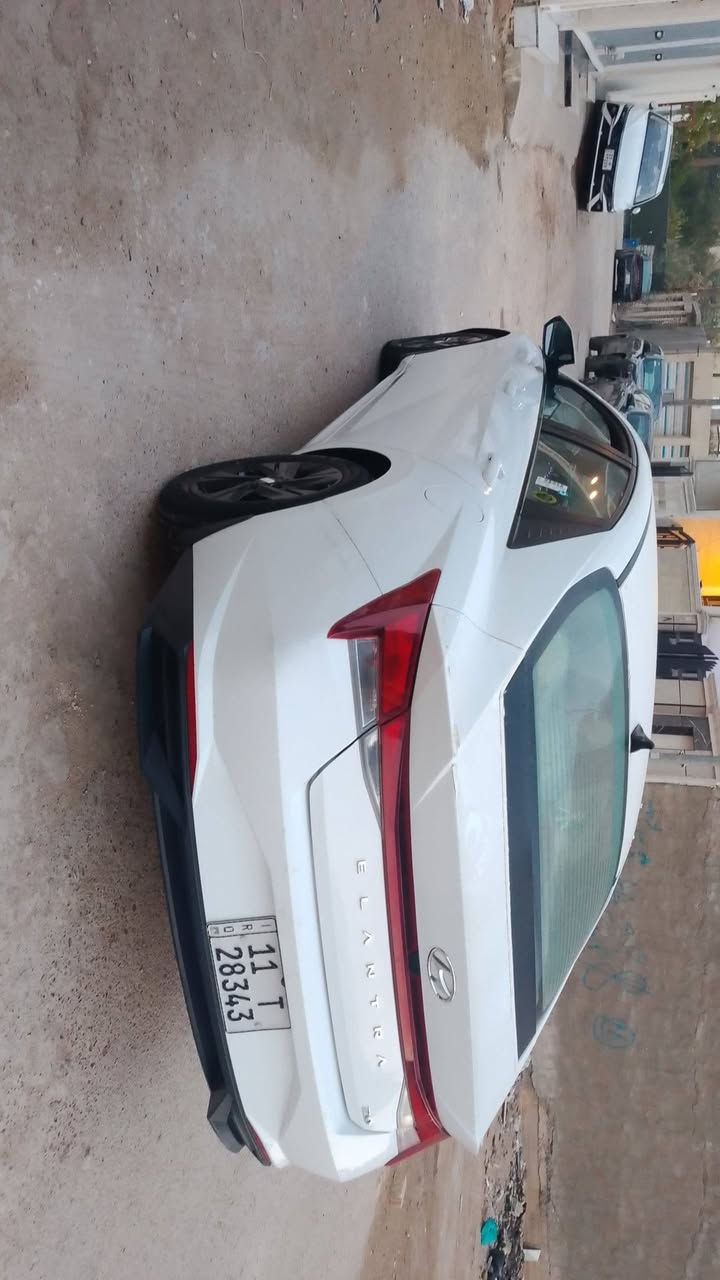 سلام عليكم النترا للبيع موديل ٢١ خليجيه مكينه ٢٠٠٠ بغداد فقط اربع أصابع بل جاملغ الخلفي اثر رصعه موطخه ورجعه بارد مامبينه مامتواجد ع فيس اتصال هاتف ***********السعر ١٦٣
